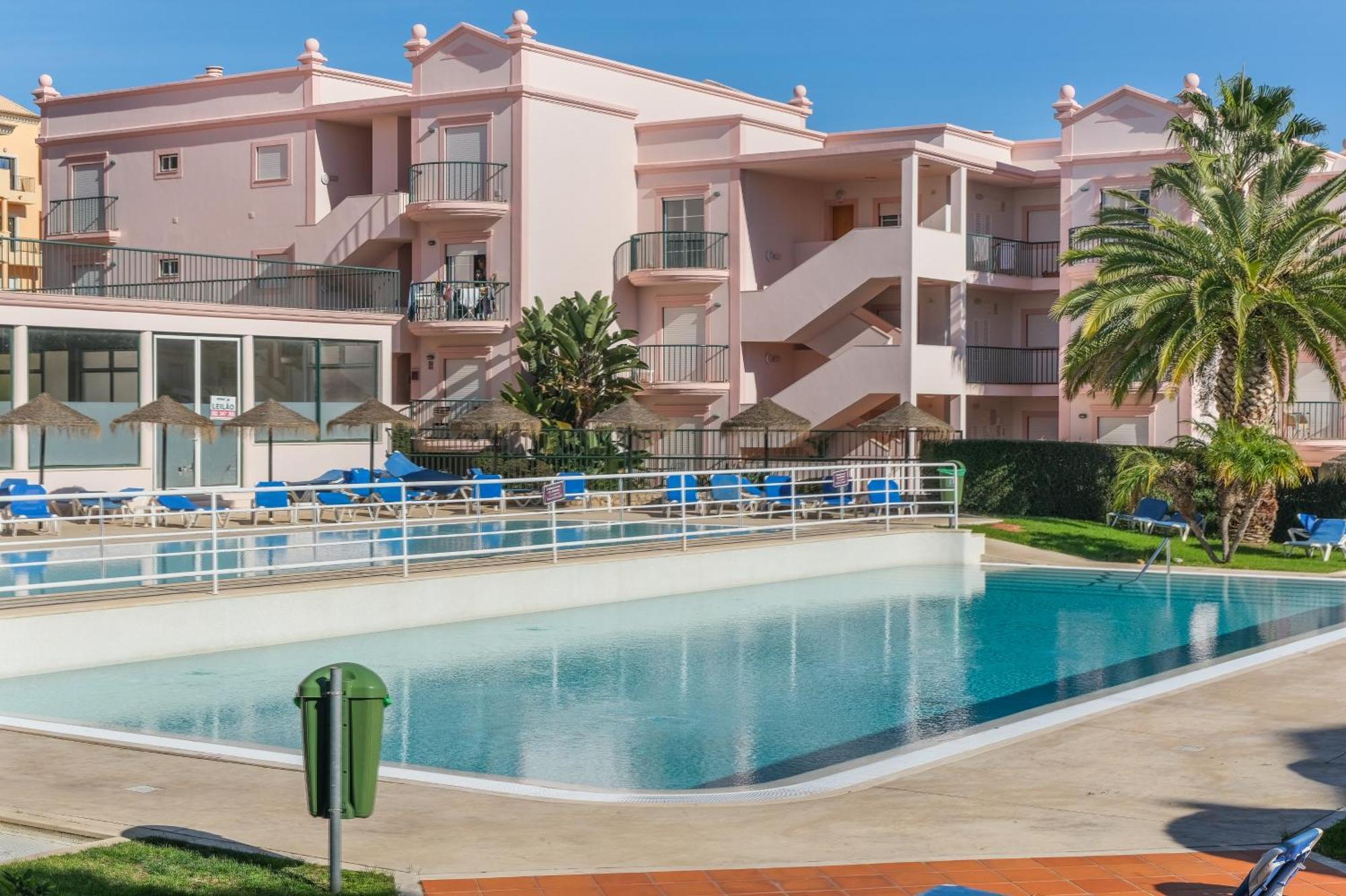 Casas-st 215, 3 Bedrooms,wi Fi, Air Con,shared Pool Luz